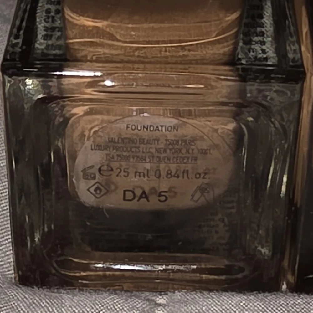 Very Valentino 24-Hour Wear Liquid Foundation - Picture 10 of 10